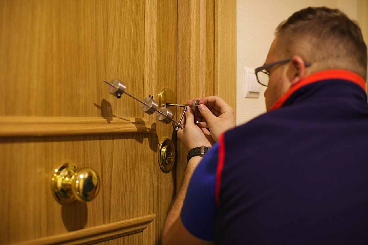 ue pedira el cerrajero para abrir una puerta en Tarragona provincia