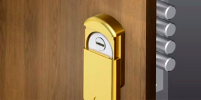 cerrajero en Tarragona instalación escudo seguridad